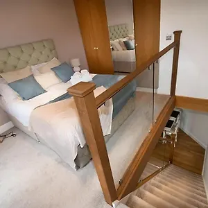 https://romantic-getaway-at-seafront-the-nook.cardiffhotelswales.com